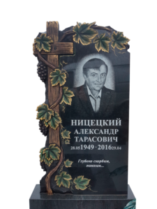 Памятник из гранита с виноградной лозой