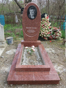 Памятники из красного гранита в Краснодаре