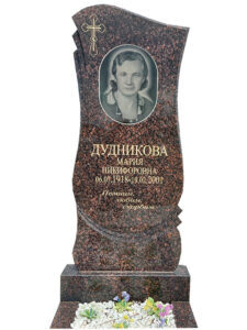 Памятник из коричневого гранита в Краснодаре