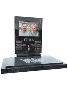 Памятник из коричневого гранита на двоих