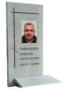 Памятник из серого гранита с цветным портретом в Краснодаре