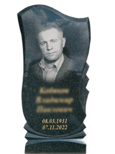 Памятник из зеленого гранита в Краснодаре