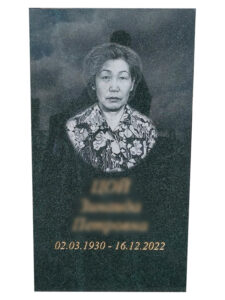 Памятник из зеленого гранита в Краснодаре